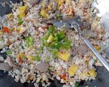 Foto langkah ke 6 dari resep Nasi Goreng Nanas.