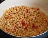 Foto del paso 3 de la receta Garbanzos con patatas y huevos fritos al pimentón picante