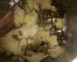 A picture of step 2 of Mashed mukimo.