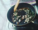 A picture of step 2 of Oats Upma.