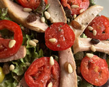 Foto del paso 5 de la receta: Ensalada de ventresca, con tomate, aceitunas y lechuga roble de l’ hortet