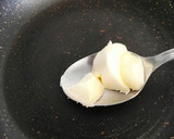 Foto del paso 2 de la receta: Lenguadina con costra de puerro y alcaparras