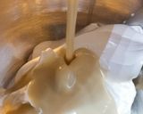 Meggyes-mákos torta fehércsokis sajtkrémmel recept fázis 5 fotója