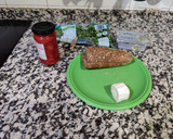 Foto del paso 1 de la receta: Bocadillo de pan de 7 cereales con rúcula y queso 😋, buenísimo..👌