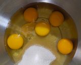 Foto langkah ke 1 dari resep Bolu Panggang 4 Telur, Anti Gagal, Wangi Lembut dan Moist.