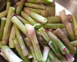 Foto del passaggio 1 della ricetta Polpettine di gambi di asparagi