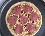 Foto langkah ke 7 dari resep Pepperoni Pizza.