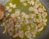Foto del paso 1 de la receta Espaguetis con gambas y tomate