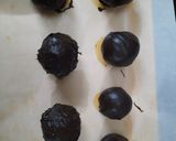 A picture of step 4 of Kaju truffle.