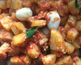 Foto langkah ke 5 dari resep Sambal Goreng Kentang dan Telur Puyuh.