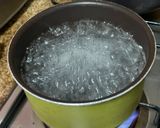 A picture of step 1 of Taiwan Style Mixed Noodle.