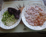 Foto del paso 3 de la receta: Paella de gambones con calamares frescos y ajos tiernos