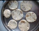 A picture of step 5 of Indori kachori.
