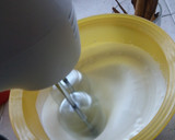 Foto del paso 2 de la receta: Mousse de piloncillo, rellena de jelly de  tejocote con guayaba