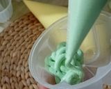 Foto langkah ke 5 dari resep Bolu Kukus Pandan Kuning.