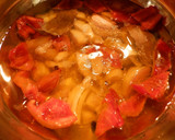 Foto del paso 2 de la receta: Calamares con cebolla y pimiento en aceite