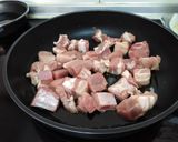 Foto del paso 1 de la receta: Paella con costillas de cerdo y gambas