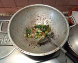 Foto langkah ke 3 dari resep Oseng Udang Pete Cabe Hijau.