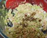 Foto del paso 4 de la receta: Huevos rellenos de aguacate y atún