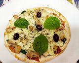 Foto del paso 5 de la receta: Pizzeta de pollo, quesos, jamón y espinacas con base de tortitas