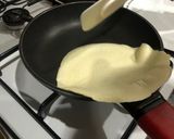 Foto del paso 10 de la receta: Crepes rellenos de picada de pescado y marisco con salsa al cava