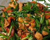 Foto langkah ke 3 dari resep Tumis Kucai Tahu Tomat (Tumis KTT).