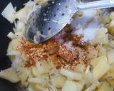 A picture of step 3 of Hari pyaz Aloo !.