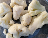 Foto del paso 6 de la receta: Coliflor gratinada con salchichas y salsa de queso