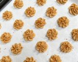 Foto langkah ke 5 dari resep Lotus Biscoff Butter Cookies.