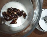 Foto langkah ke 1 dari resep Kurma kapulaga milkshake.