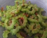 Foto langkah ke 3 dari resep Tumis Pare Orak-arik Telur.