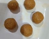 A picture of step 6 of Sattu Ladoo.