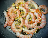 Foto del paso 2 de la receta: Risotto de gambones y setas