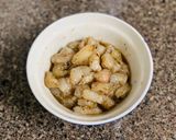 A picture of step 1 of Bánh Bột Lọc with Shrimp Filling.