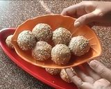 A picture of step 5 of Jeggery til peanut laddu.