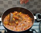 A picture of step 11 of Muttor paneer with laccha paratha.