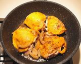 Foto del passaggio 6 della ricetta Pollo alle spezie e limone sotto sale