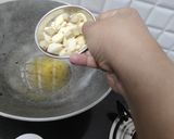 A picture of step 5 of Methi Matar Malai.