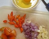Foto langkah ke 1 dari resep Dadar Lipat Tomat Pedas.