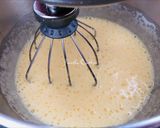 Foto langkah ke 2 dari resep Bola-bola brownis keju isi strawberry.