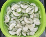 Foto langkah ke 2 dari resep Tumis Timun Telur.