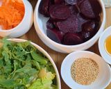 Foto del paso 1 de la receta: Ensalada de la huerta: hojas verdes, remolacha y melocotón natural con queso de cabra caramelizado