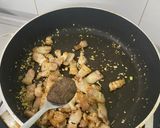 Hình bước làm 5 của món Ba rọi xào mắm ruốc