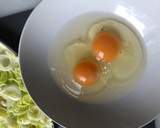 Foto del paso 3 de la receta: Pastel de puerros, huevos y quesos feta y mozzarella