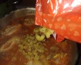 Foto del paso 6 de la receta: Guisito de coditos con trozado de pollo (bien argentino)