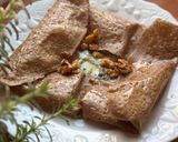Une image de l'étape 3 de 💚 Galette bretonne au sarrasin garnie de fromage de chèvre, noix et miel (plat végétarien).