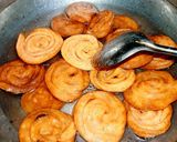 A picture of step 6 of Chhena jilapi.