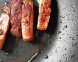 Foto del paso 2 de la receta: Ensalada de lechuga frisée, tocino y huevo poché