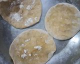A picture of step 2 of Crispy paratha.