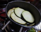A picture of step 2 of Baingan pakode.